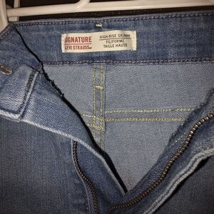 Signature Levi Strauss High-Rise Skinny Jeans - Light Blue Denim